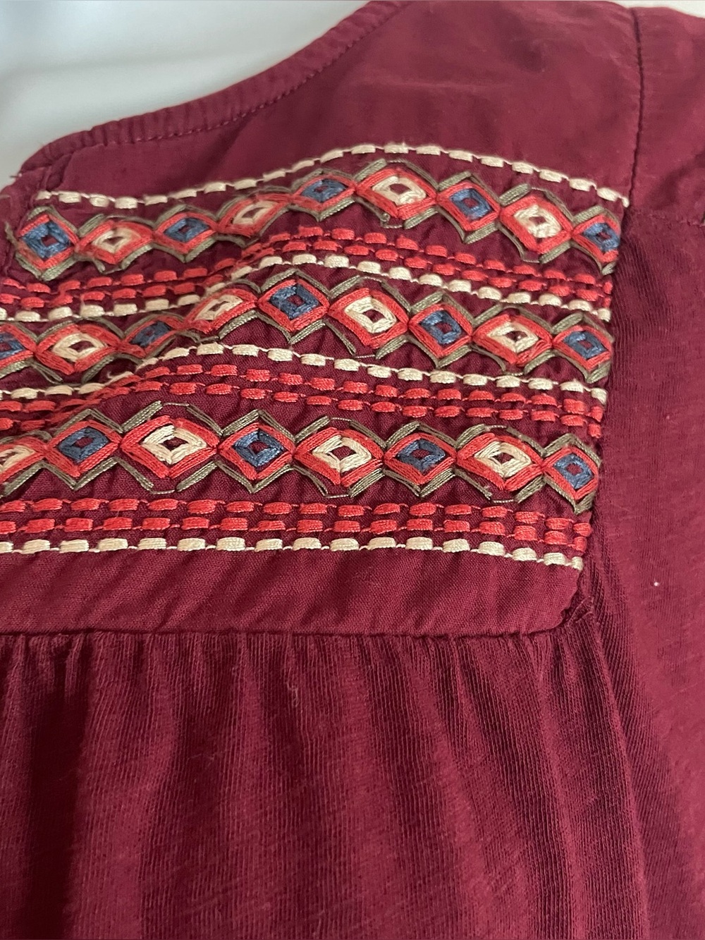 Eddie Bauer Tribal Embroidery Cotton T-shirt Cap Sleeve Boho Maroon Wine - Picture 6 of 8